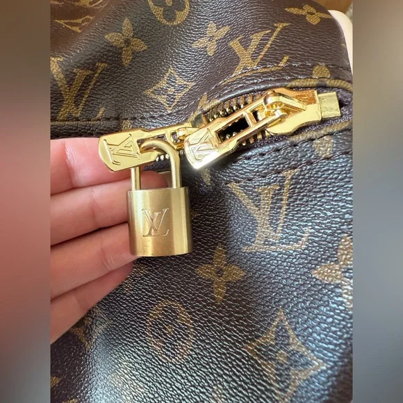 NEW Brown Monogram L/V Travel Bag - Picture 12 of 14